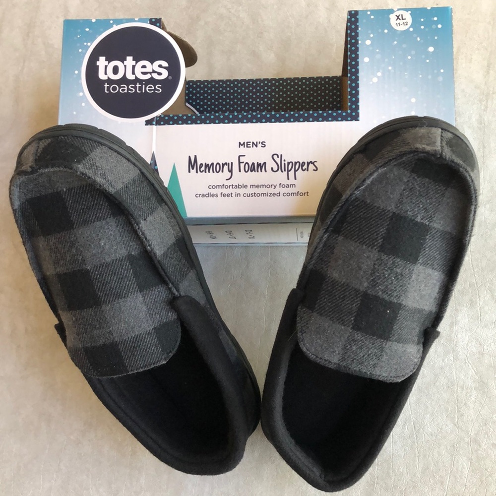 Totes Men’s Black Gray Plaid Memory Foam Slippers Size M (8-9) and XL (11-12)